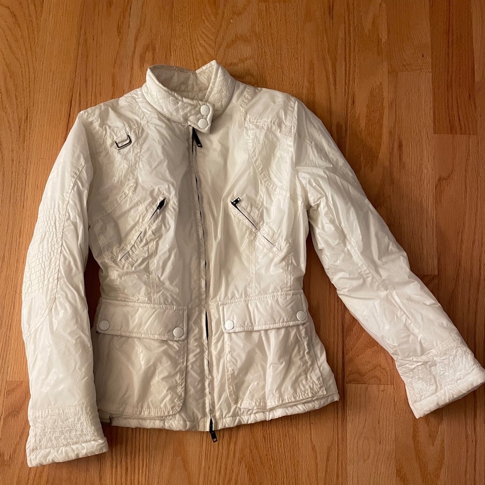 Women’s quilted white jacket.